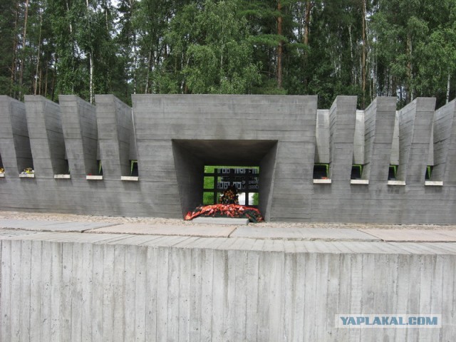 Да, это была Хатынь! Огонь, пламя, крики! Это забыть, залить водкой невозможно.