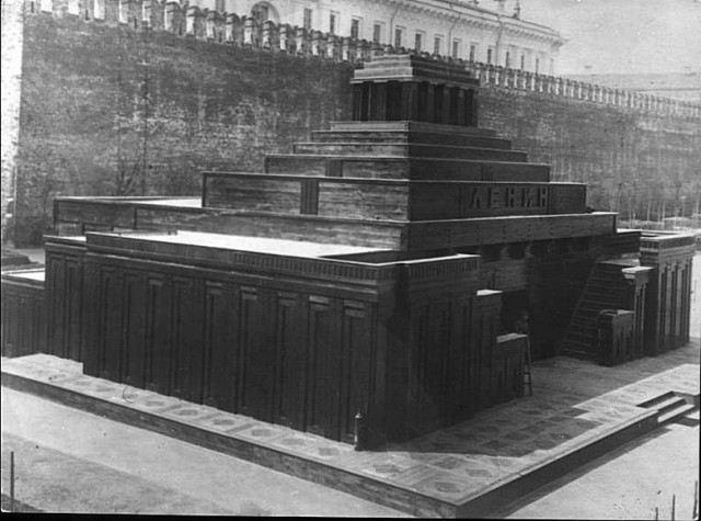 Работа и быт в предвоенной деревне в черно-белых фотографиях