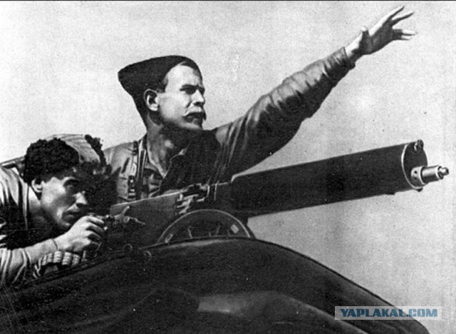 Вот таких сразу депортировать без объяснений!