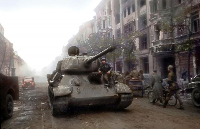 1945 год в 84 фотографиях