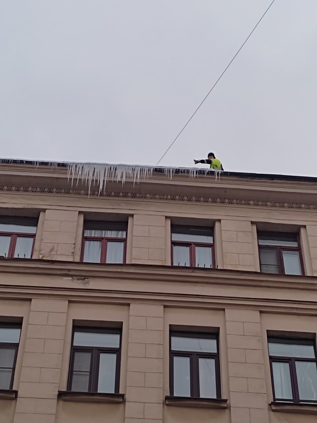Устроился работать управдомом в ЖКХ Адмиралтейского района Святого Петербурга