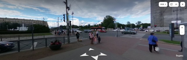Мазда начала пересекать 8 полос + трамвайные пути на желтый (почти красный) сигнал светофора, но виноват БМВ ехавший на зеленый
