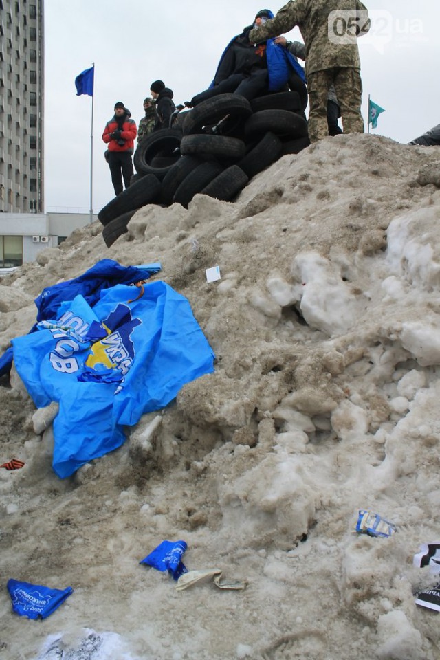 В Сумах сожгли чучело Путина