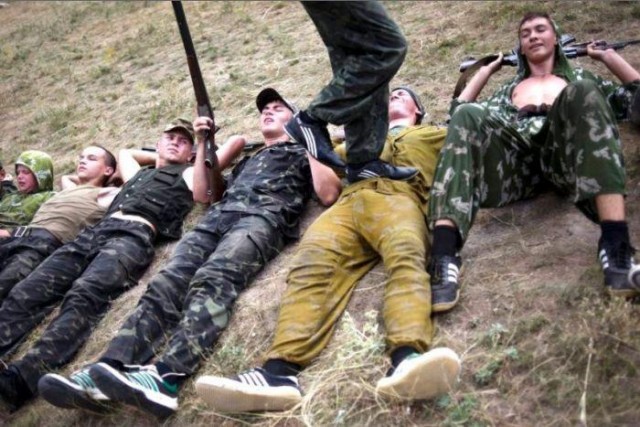 Суровый военный лагерь для подростков Таврида-Сечь