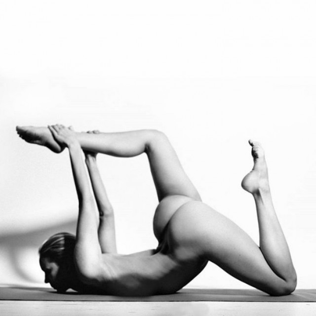 Сексуальная йога в фотографиях