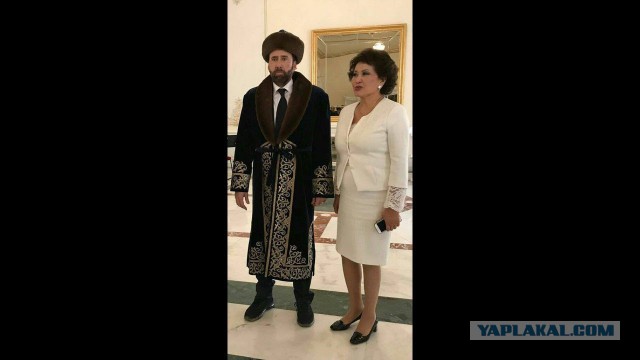 Клоунада продолжается