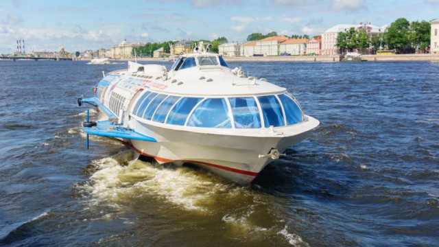 На заводе "Залив" спущенно на воду пассажирское судно
