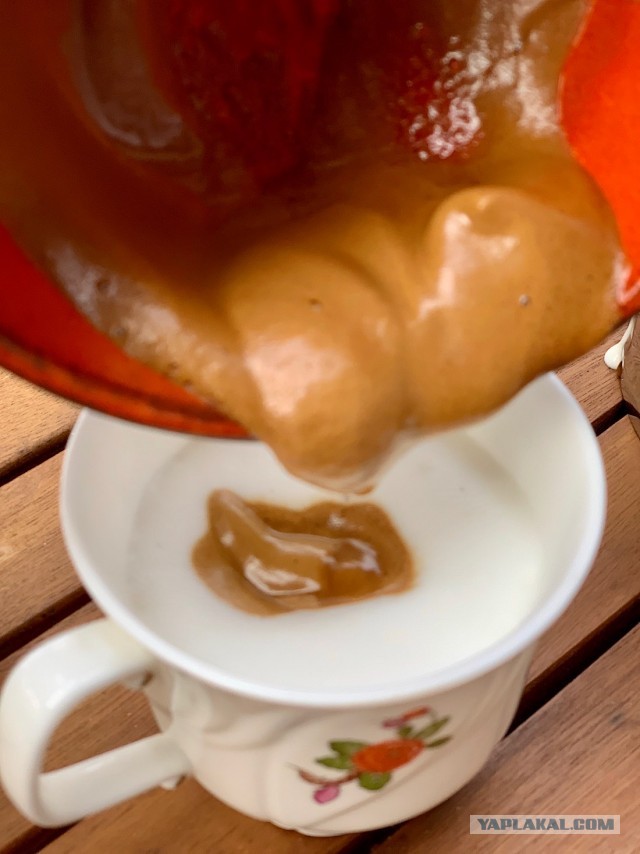 Кофе Дальгона и йогуртный торт.