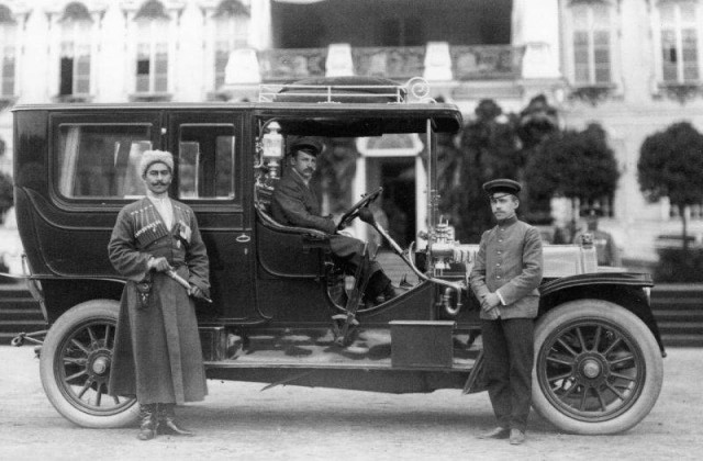 Международная автомобильная выставка в Михайловском манеже. 1913г.