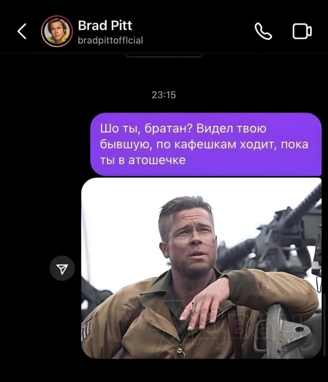 Кадры общения Джоли с беженцами на вокзале во Львове.