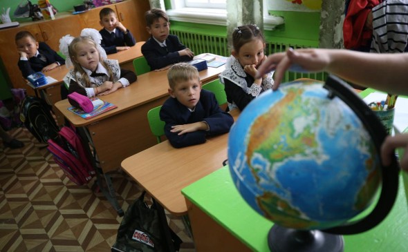 Минпросвещения решило ввести единую школьную форму