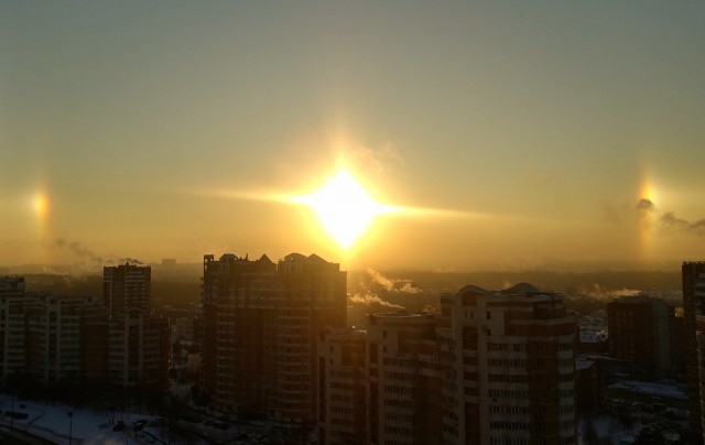 Заход луны над Мурманском