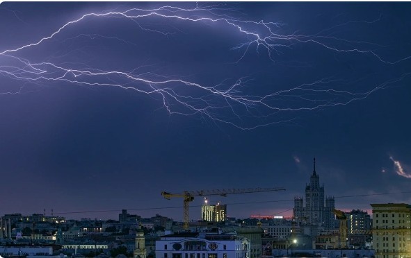 Гидрометцентр предупредил о трехдневных грозах в Москве