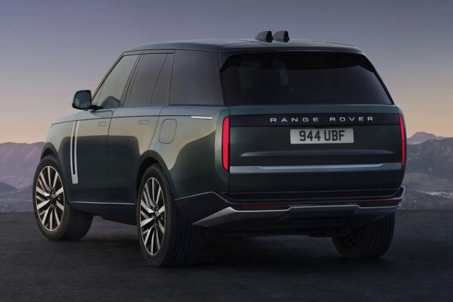 Гамма Range Rover пополнилась электрическим вариантом. Цена элитного внедорожника доходит до 300 000 долларов