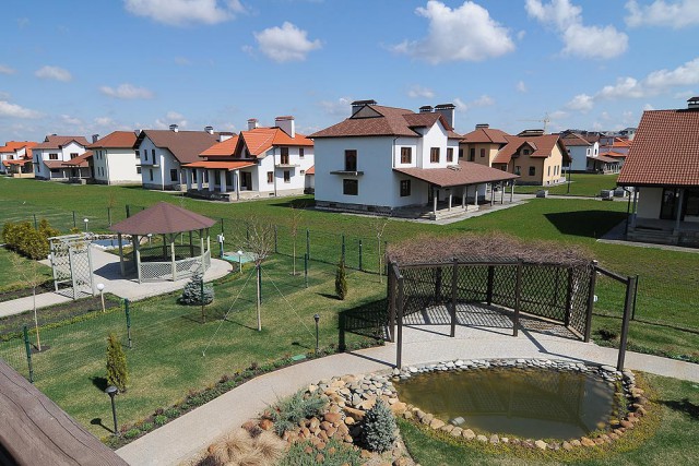 Как могла бы выглядеть русская деревня под грузом европейских ценностей