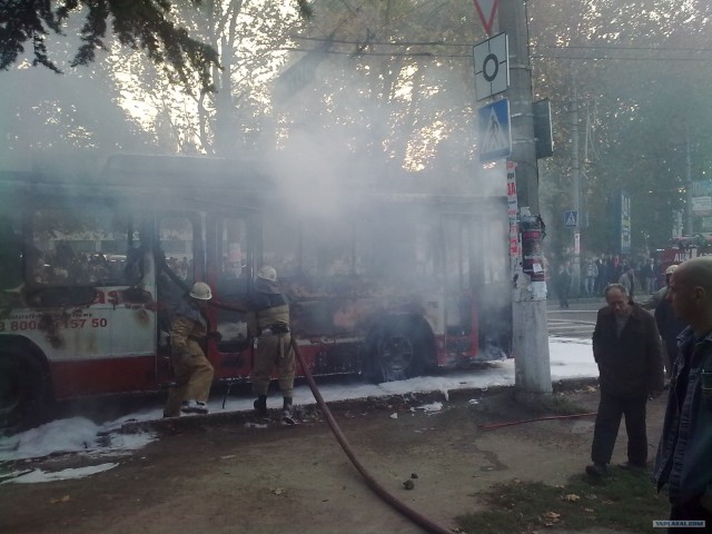 Сгоревший троллейбус в Симферополе