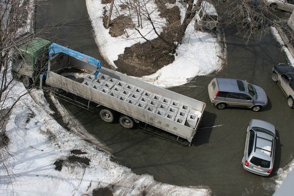 Непростой поворот или дураки и дороги два в одном