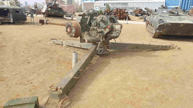 Выставка трофейной военной техники в Баку
