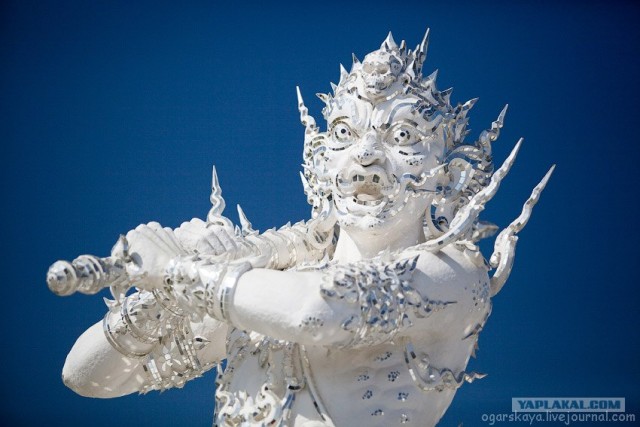 Белый храм в Чианг Рае (Wat Rong Khun)