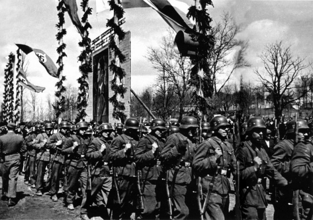 Фотографии связанных с историей Красной и Советской Армии.