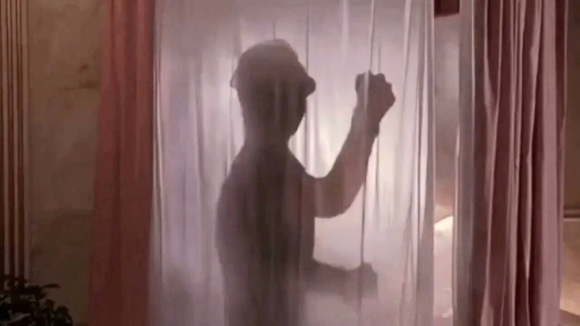 Сидни Суини воссоздала культовые сцены из фильма «Один дома»