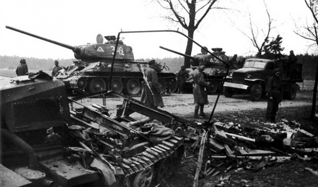 Исторические моменты Победы. Апрель-май 1945г