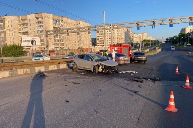 Вот так сегодня погиб 52-летний водитель Renault Megane в Череповце...