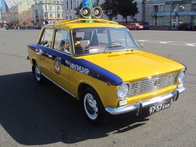 «Работает на Украину». В Екатеринбурге женщину задержали за куртку с Микки Маусом