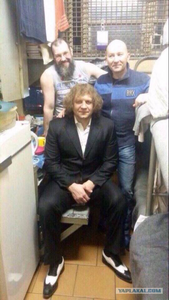 А. Емельяненко в тюрьме.