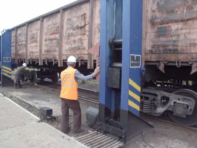 Смена железнодорожных тележек на российскую колею в Бресте