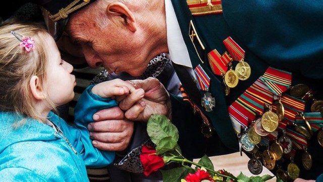 С днём победы! Всех с Праздником, всем мира!