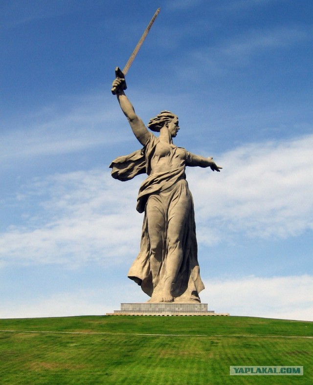 В Азове появился памятник «гаишнику»
