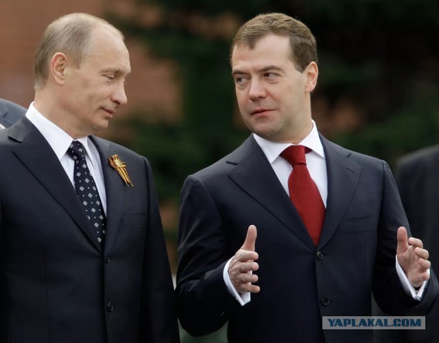 Военнослужащие Белорусии на границе с Украиной получили тактический знак и красные повязки