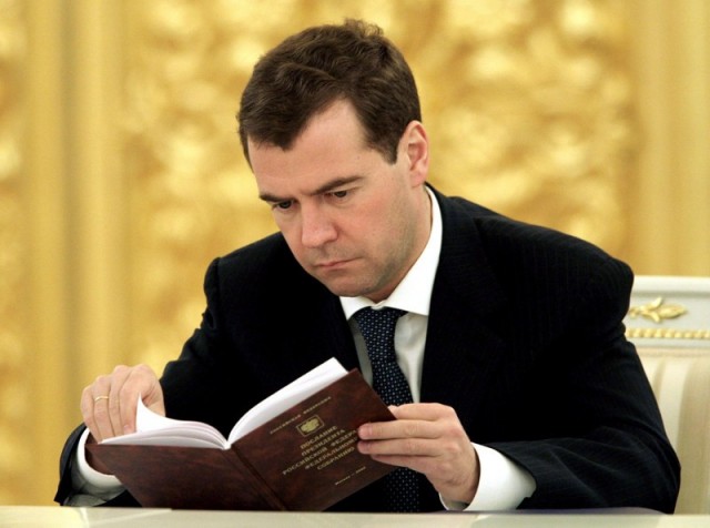 Медведев читает ЯП?