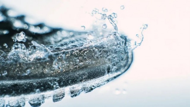 Почему лед скользкий? Оказывается, школьные учебники врали нам 200 лет