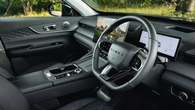 Кроссовер Chery Tiggo 8 признали лучшим автомобилем 2025 года в Британии (и это не шутка)