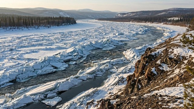 Суровая река Лена
