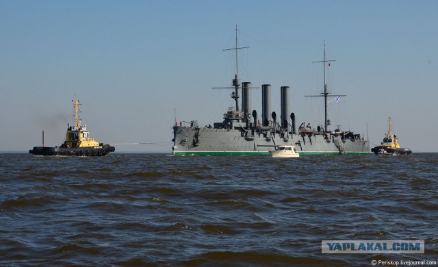 Вывод крейсера "Аврора" на ремонт