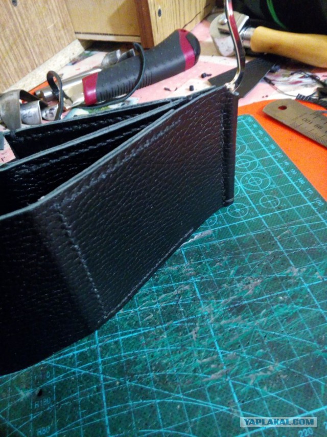 Кошелек из кожи с зажимом для купюр