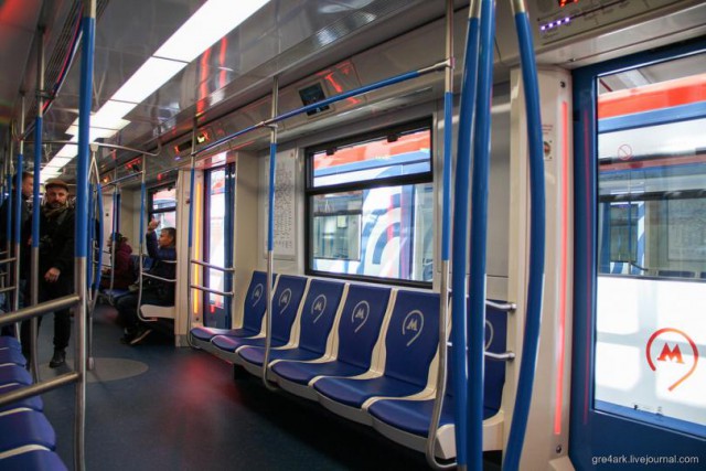 Все достоинства и недостатки нового поезда московского метро