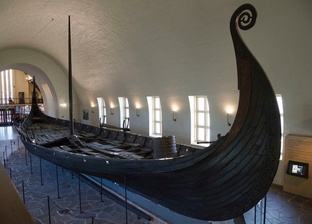 Самый древний и один из самых красивых кораблей Европы, сохранившийся до наших дней. Загадка корабля из Осеберга
