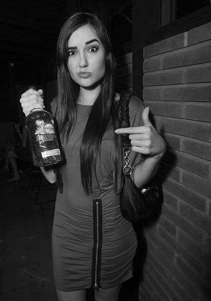 Тут какая-то девушка намекает на пятницу