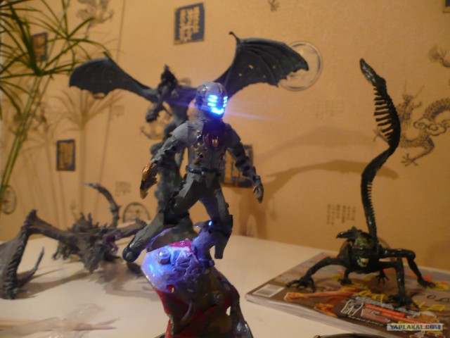 Айзек Кларк.