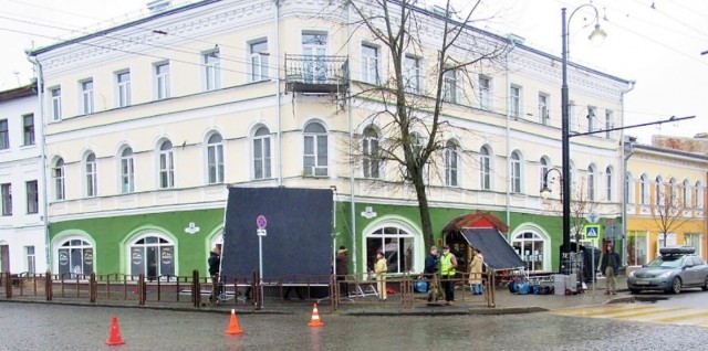 Я работаю на заводе. А жена хочет иметь «красивую жизнь»