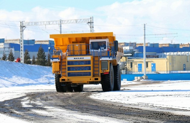 В Белоруссии испытывают 90-тонный самосвал БелАЗ с российским газотурбинным двигателем мощностью 1250 л.с.