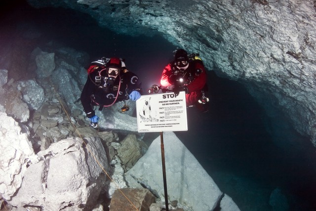 Холодно, тесно и темно.