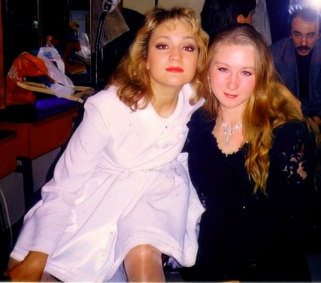 Девчата из 90-х и 00-х