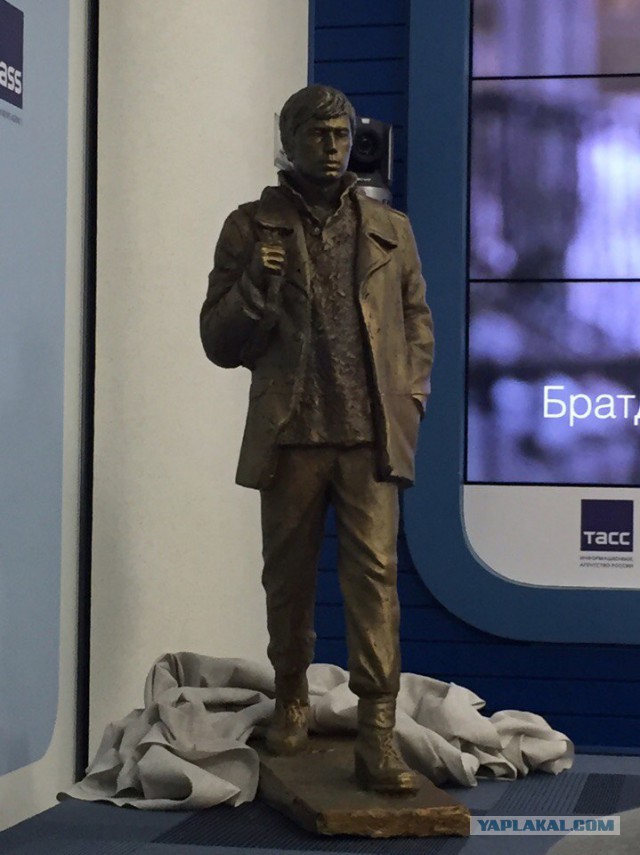 Проект памятника Сергею в образе Данилы Багрова