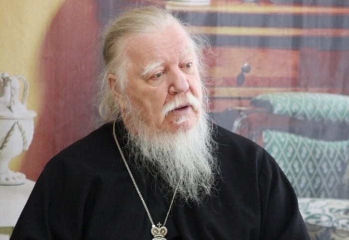Протоиерей Смирнов призвал учить детей церковнославянскому языку вместо английского