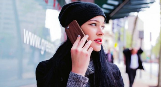 Жительница Челябинска больше суток водила за нос телефонных мошенников